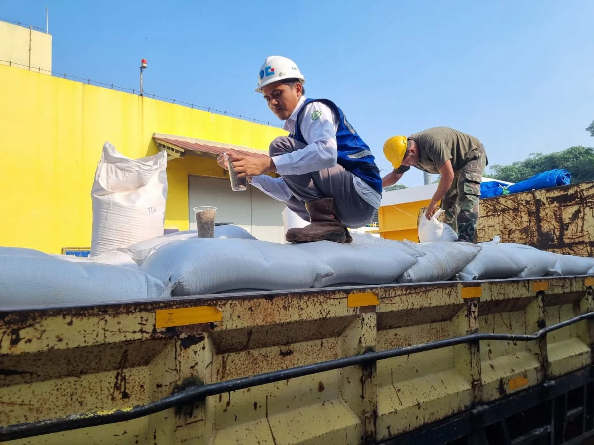 Pengiriman Gravel ke PAM JAYA dan Pengecekan Spesifikasi Material di Lapangan